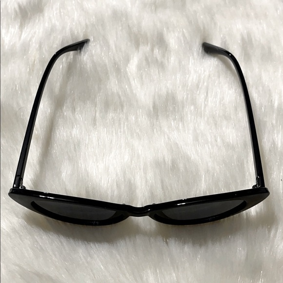 Sunglasses - Picture 5 of 5